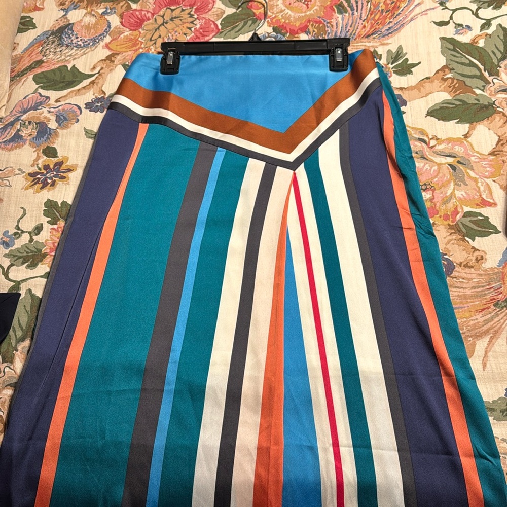 Never worn striped loft skirt size 6